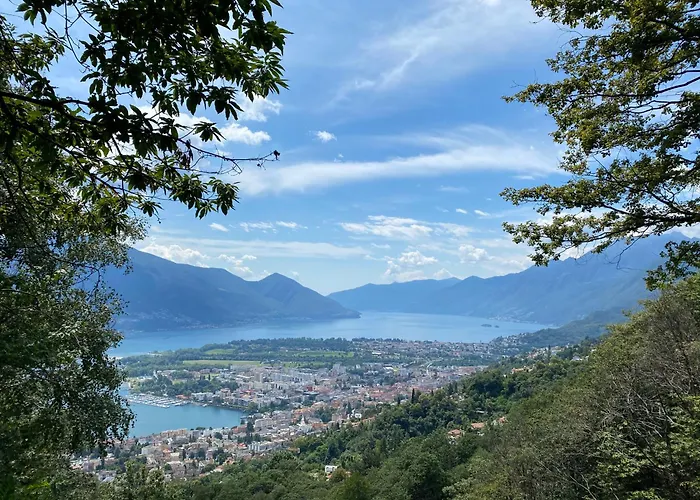 Casa Ai Lupi With Panoramic View Vakantiehuis Gordola