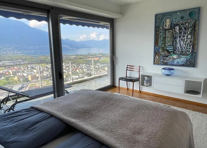 Casa Ai Lupi With Panoramic View Vakantiehuis Gordola