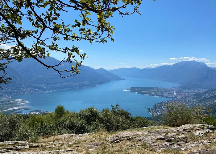 Casa Ai Lupi With Panoramic View Vakantiehuis Gordola